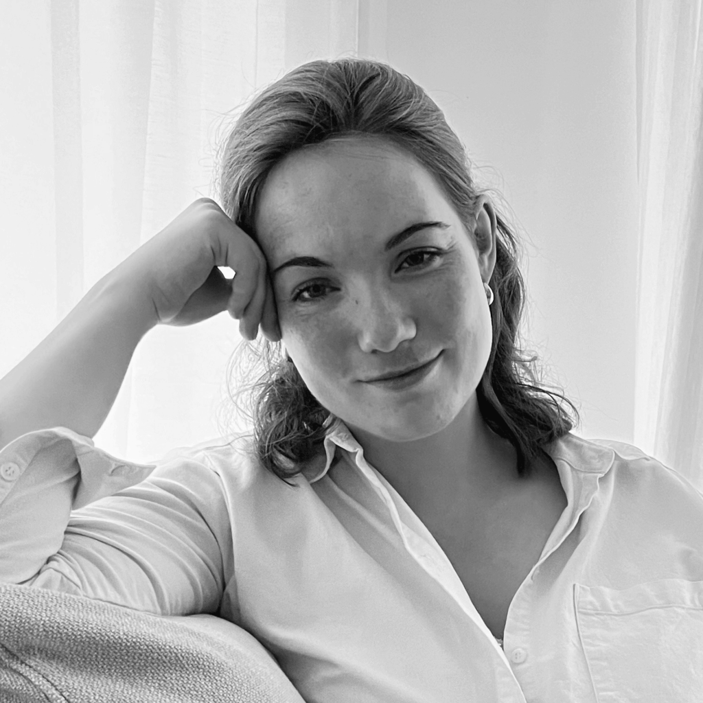 Porträt Fiona Neutral in schwarz-weiss